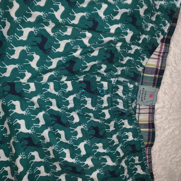 Green deer pattern pajama shorts with buttons - Picture 3 of 8
